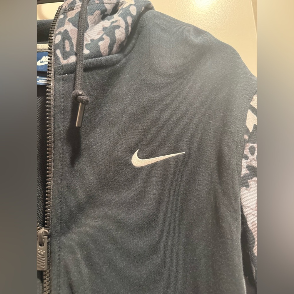 Nike Vintage Men’s Zip Up Black Hoodie with Patterned Sleeves Size M - Picture 5 of 9